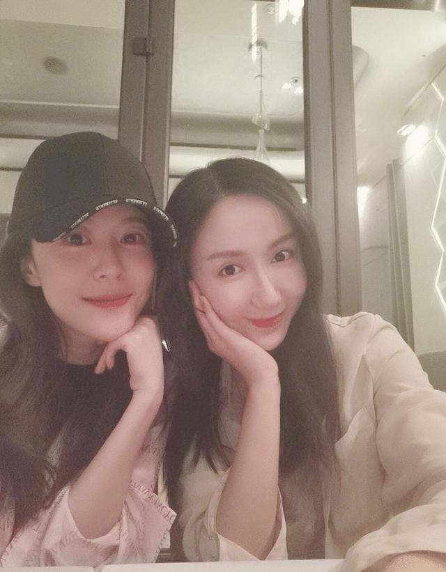 「胡一菲」当168cm胡一菲撞上167cm陈美嘉，终于明白腿直和腿细哪个更重要！