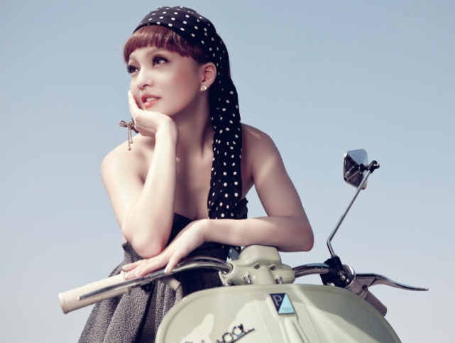 电影|乐坛小天后,当红时被家人诋毁,10后再翻红!