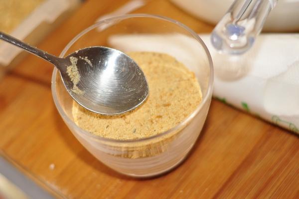 蛋糕：这个蛋糕不用模具也不用烤箱，小白也能做，用料健康，口感惊喜