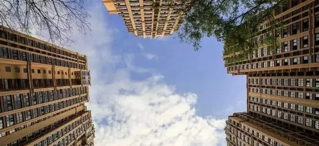 关键时刻，房贷利率下调！房市这是要“变天”？