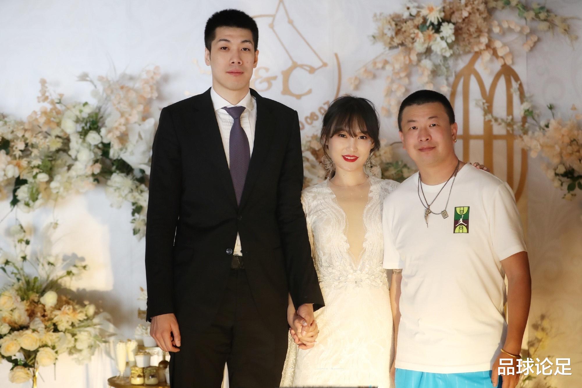 【山西男篮】喜讯！30岁CBA悍将昨日大婚，新娘貌美如花，球队主教练当证婚人