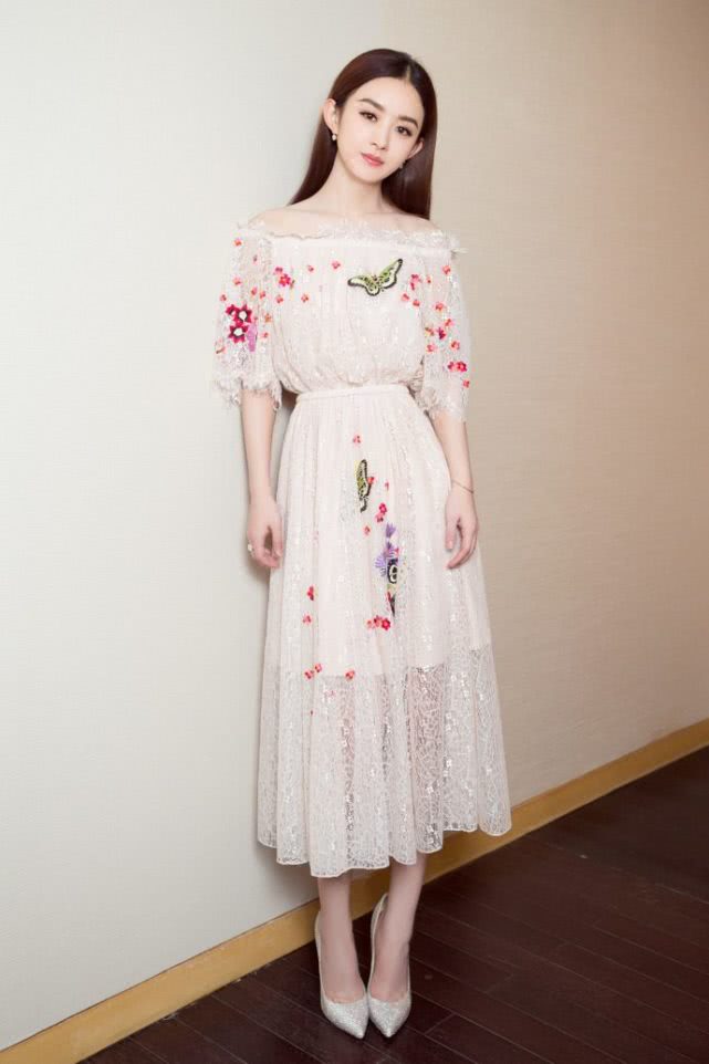 『赵丽颖』有一种想不到叫女星的脚，鞠婧祎赵丽颖不算啥，看到她：真实存在