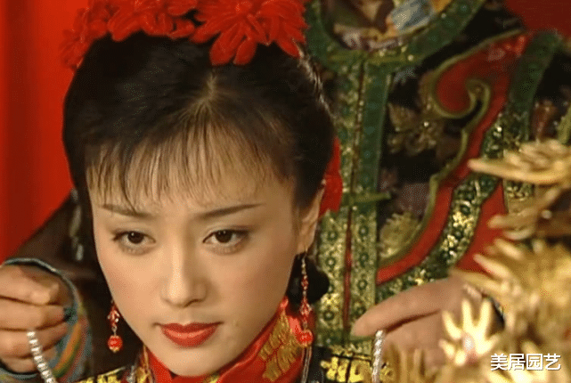 「还珠格格」还珠格格：知画新婚之夜换睡衣时，永琪为何会一瞬间的呆愣？心思藏不住