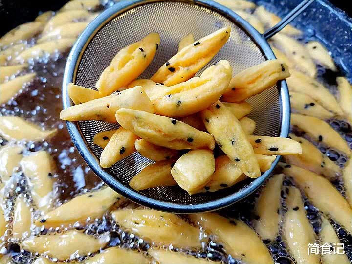 红薯|1个红薯，1个鸡蛋，2分钟教你做小零食！酥脆可口，孩子点名要吃