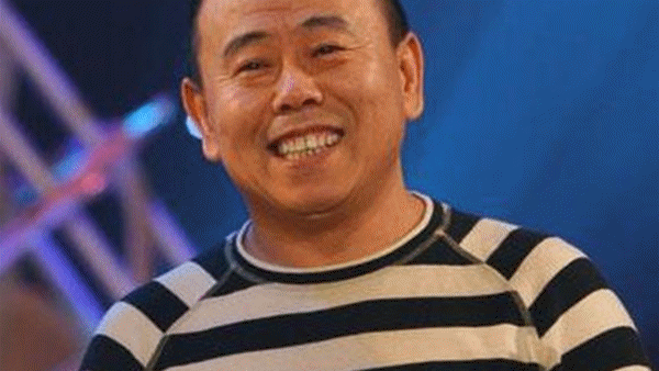 潘长江|潘长江的弟弟竟是我们熟悉的他，当看到长相后，差距一目了然