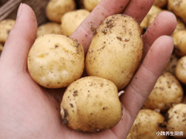 「土豆」买土豆时，挑黄心的还是白心的？老菜农说漏了嘴，以后别再乱买了