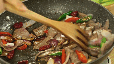 |猪身上便宜又好吃的其实是它,用来爆炒越吃越香,一次就爱不释口