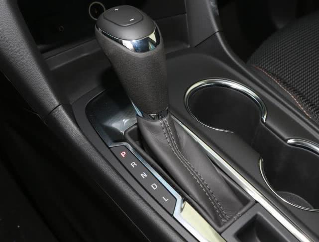 『国产车』抄底了,一口气降5.8万,2.0T+9AT,雪佛兰要跟国产车叫板