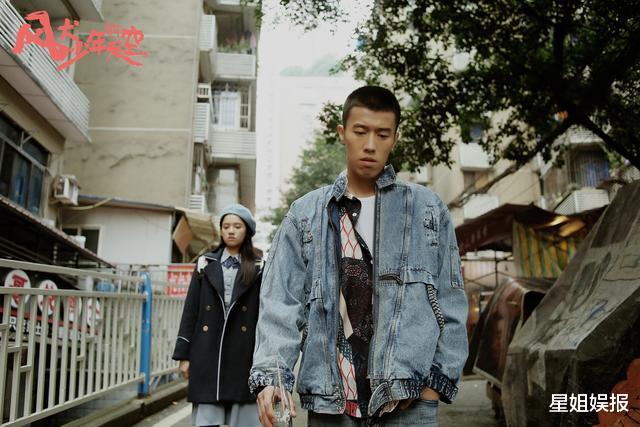 周游|《风犬少年》的刘闻钦，曾是饶雪漫御用男配书模，还是热依扎前男友