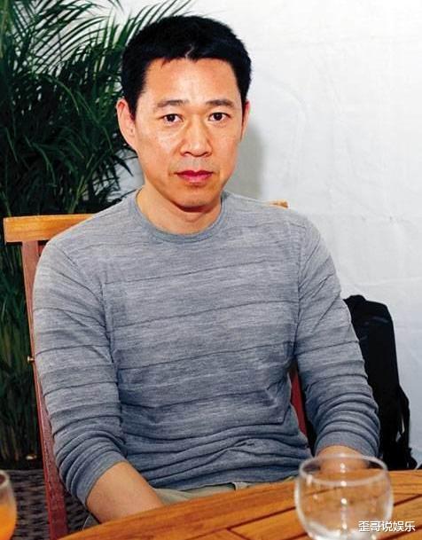 张丰毅|张丰毅与吕丽萍离婚，转身娶小12岁娇妻，今现状如何？