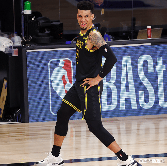 勒布朗·詹姆斯|11分4助攻，正负值+14！詹皇不满足，韦德认可一事，格林有坏消息