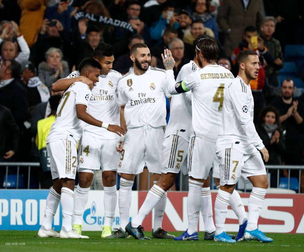 皇家马德里|对比巴萨的“千疮百孔”，为何卖了C罗的皇马依然这么强？