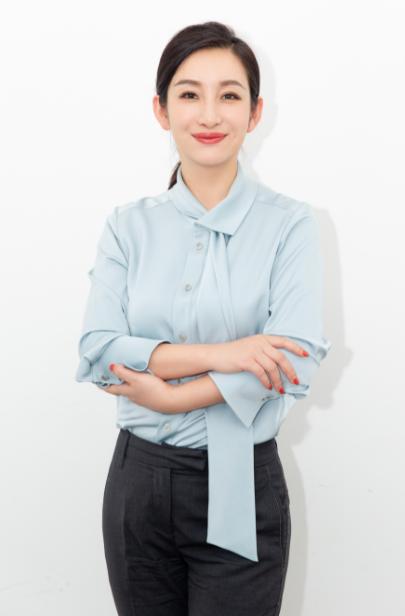 [秦海璐]42岁秦海璐，腰身还没有话筒宽，自曝瘦60斤秘诀：只用了一个方法