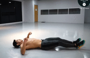 健身@吃播界吴彦祖！一餐10个汉堡，不怕发胖，还保持8块腹肌！