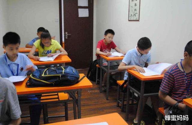 辅导班|初中老师暑假办“辅导班”被举报，老师崩溃：我想挣点钱有错吗？