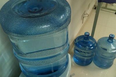 95后|我,95后,入职第一天被要求换水3次,一句话让老员工愣住了