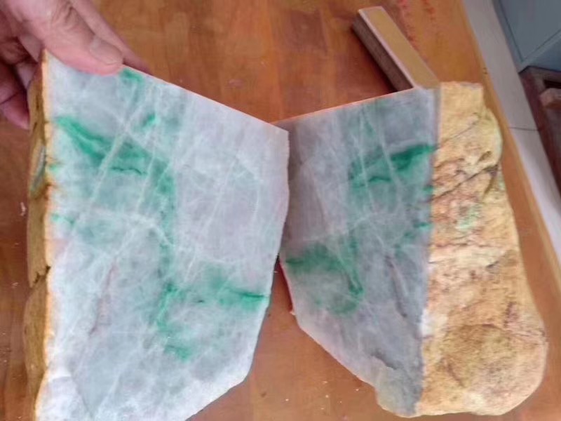 缅甸翡翠|市面上的缅甸翡翠原石为什么要开窗擦口呢