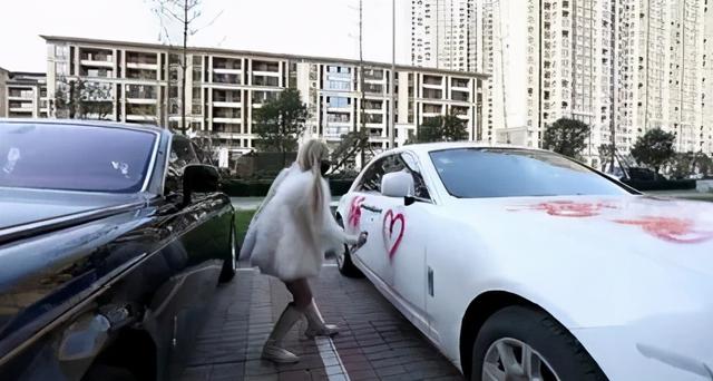 劳斯莱斯|600万劳斯莱斯被喷红漆“求认识”，车主傻眼了：我要找到你