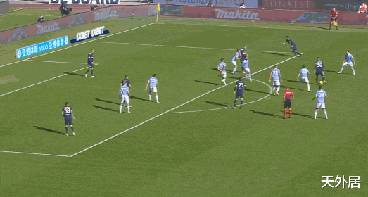 亚冠|C罗神作！用脚底板完成破门，反越位骗了所有人，进球后灿烂一笑