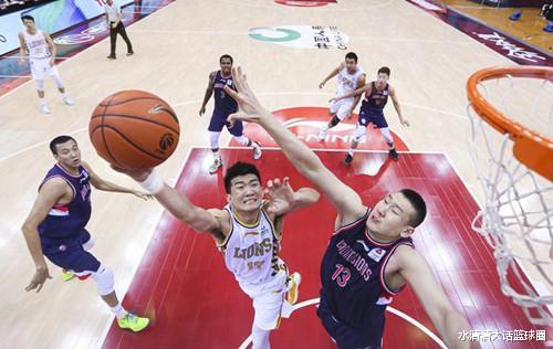 辽宁男篮：郭士强下课后三小时，“戏剧性”一幕出现，辽宁三败不怪老叔