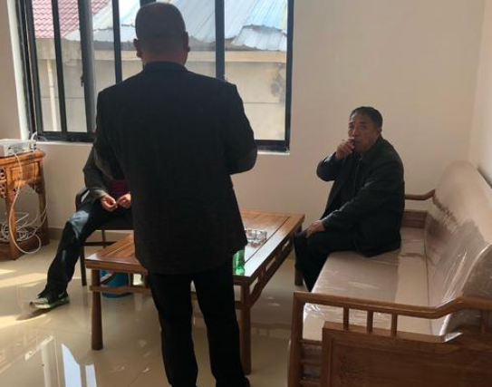 |家里拆迁得了房子，姑姑上门给表哥要婚房，父亲同意我坚决阻拦