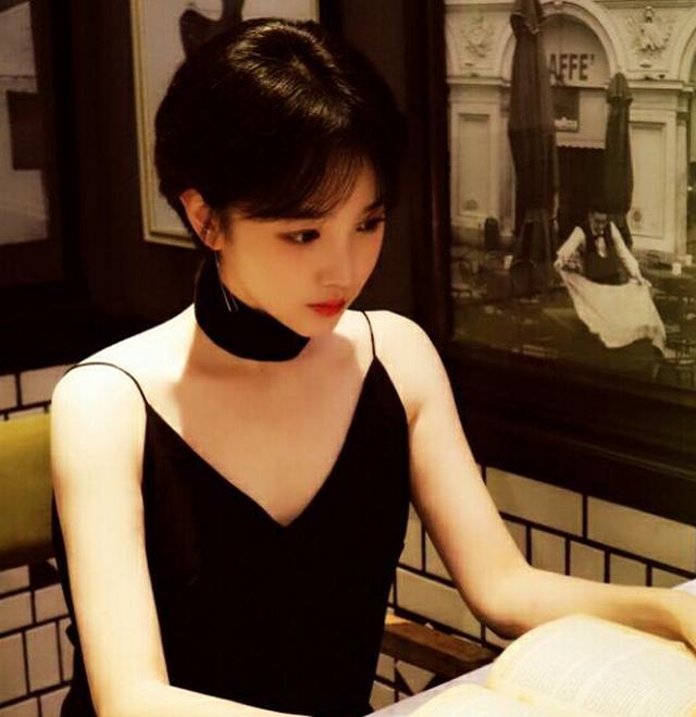 「陈小纭」看惯了陈小纭短发发型，当她为爱接回长发后，说她18岁都信