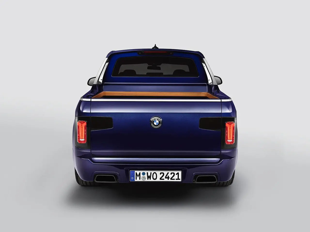 实木地板|宝马货车你见过吗？连装货的地方都铺木地板哦，真的是土豪车