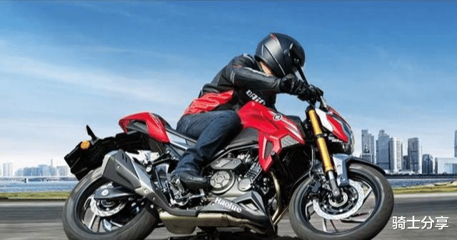 |豪爵DR300坐姿太战斗，骑起来腰累吗？