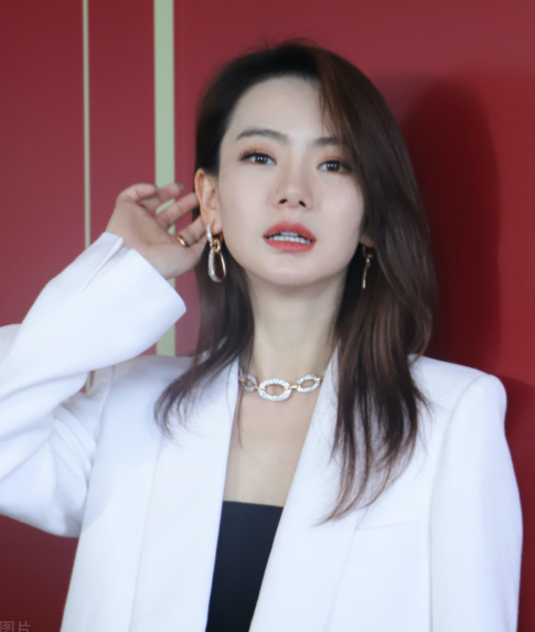 四川省|川渝出美女，这15位女星个个美若天仙，你最喜欢谁？