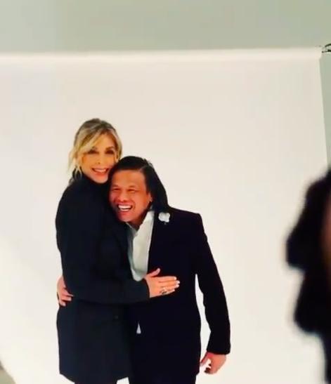 「特朗普」特朗普也能被甩！第二任妻子尤物又时髦，被男设计师熊抱依旧优雅