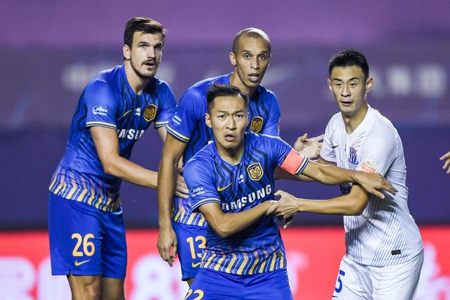 江苏苏宁|苏宁90分钟进球判无效，申花球员4张黄牌！中超裁判今夜压力不小