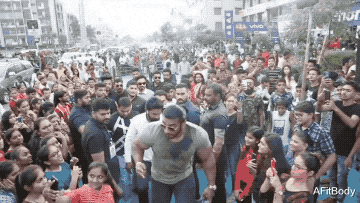 男神▲出生于印度棚户区,到万人敬仰的肌肉男神,再到电影明星,励志