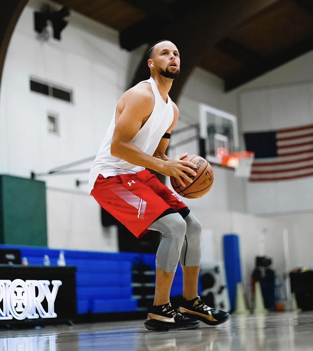 斯蒂芬·库里|斯嘉丽公布再婚,阿杜迅速转移目标?库里肌肉爆棚,网友呼吁尿检