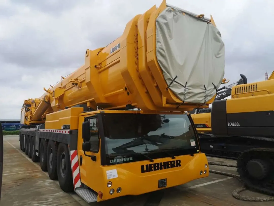 海尔|利勃海尔500吨吊车，到达上海外高桥港口