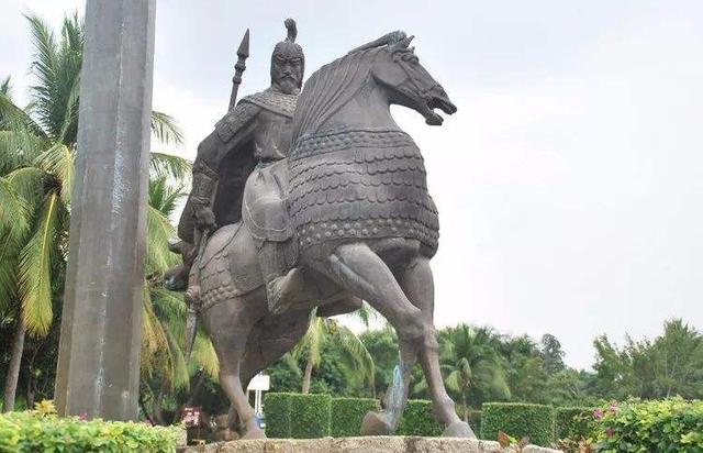 项羽|中国古代十大名将：岳飞排第六，项羽排第二，第一名太“变态”