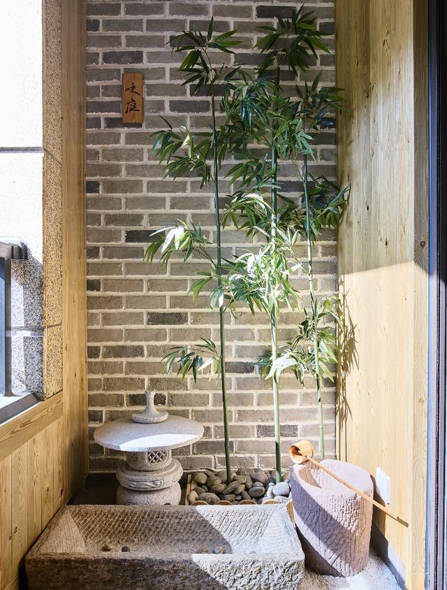 []她家全屋都用原木材料，打造出禅系风格，幽静的让人想放空一切！