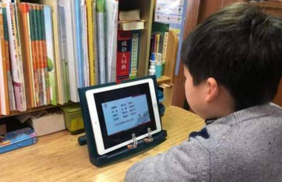 [教育部]教育部最新通知，中小学教师迎来好消息，家长看完都沸腾了！