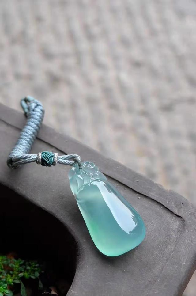 雕刻|和田玉和翡翠，到底哪个好？你知道吗？