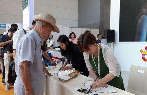 导游|老年旅游团价格超低，难道旅游公司不赚钱？导游：稳赚不亏