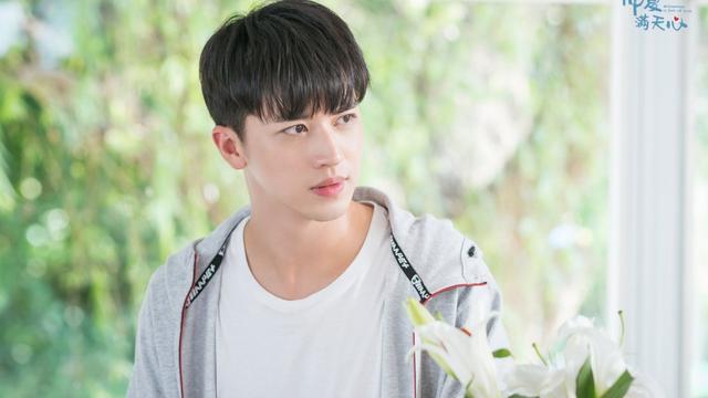 杨超越|杨超越主演《仲夏满天心》，开播立马火爆，到底好看在什么地方？