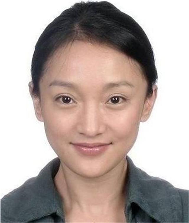 『赵丽颖』同样是“证件照”忍了赵丽颖，躲过热巴，看到鞠婧祎表示很想娶