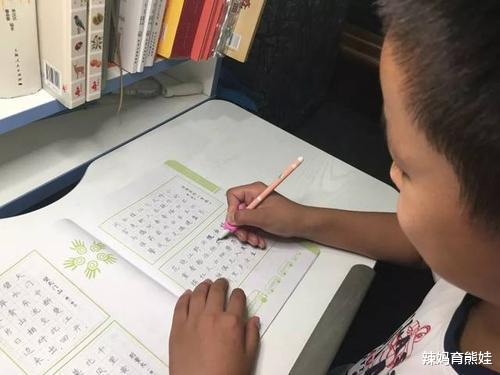 #书法#小学生卷面整洁，老师误以为是“印刷体”，不忍心在上面批改