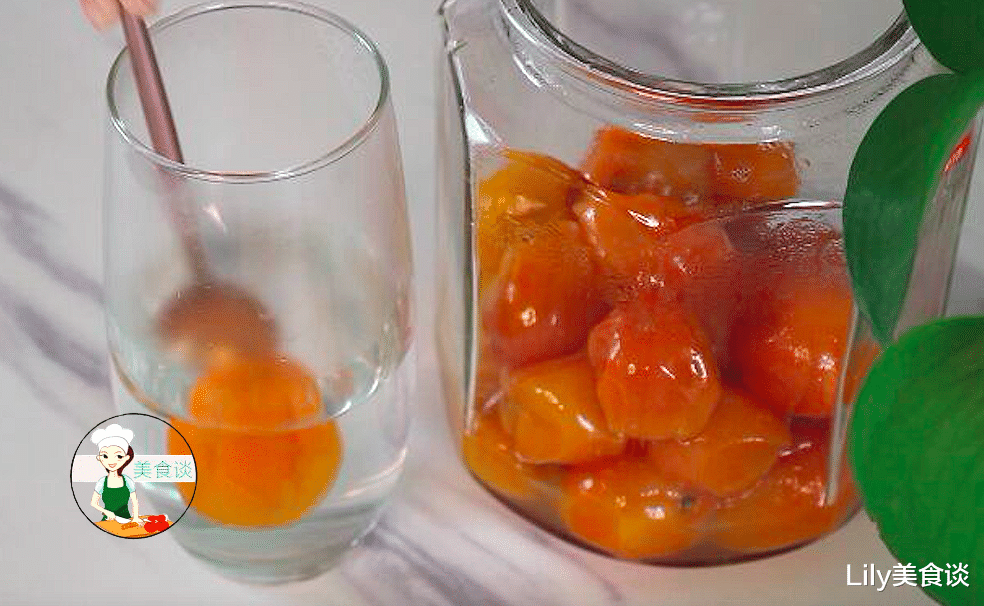 冰糖|冬天，苹果葡萄可不吃，但此果别错过，煮一煮营养高，女人常吃皮肤好