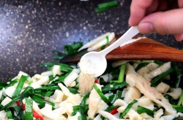 「衰老」韭菜和它是绝配，每周吃一次，营养美味，延缓衰老，肠道通畅了
