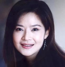 俞小凡|“琼女郎”俞小凡：未婚先孕嫁给翁家明，今一家四口很幸福