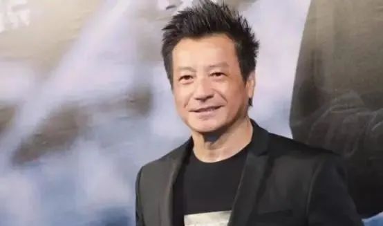 石修|73岁老戏骨石修保养有术，和儿媳贴脸照，完全看不出年龄差
