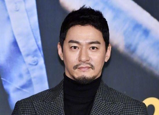 48岁张东健朱镇模约嫩模？聊天太露骨：没教养的女人在床上都一样