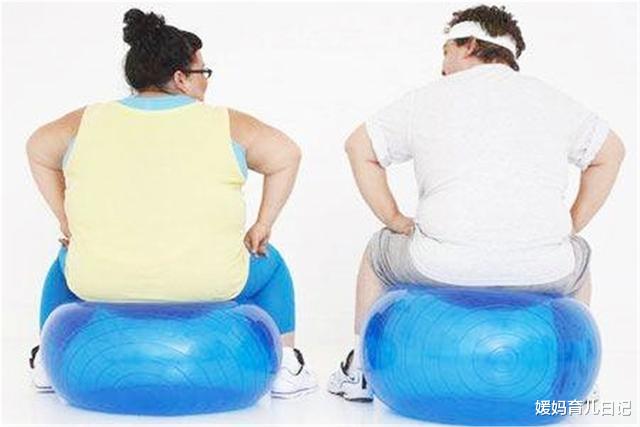 怀孕|夫妻二人体重接近800斤，生活困难全靠妈妈照顾，却想要个孩子