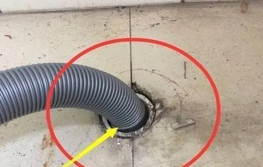 『』家里下水道堵了，切记别用热水冲！教你一个笨方法，一丢畅通如新