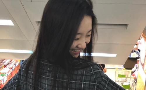 『张艺凡』张艺凡说自己上学时无人追，看到她当年的样子，换我也不敢！